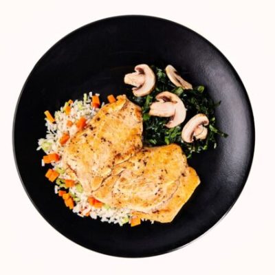 CMT-PECHIUGA-DE-POLLO-EN-CAMA-DE-ARROZ-COMPLETA-AEREA-097A1247_result